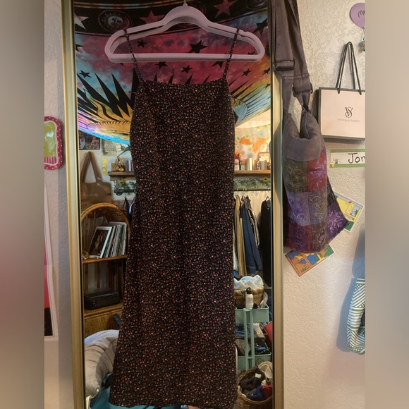 DIZARO medium black & red roses dress - Picture 1 of 3